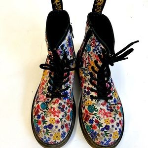 Kids US size 5 Dr Marten